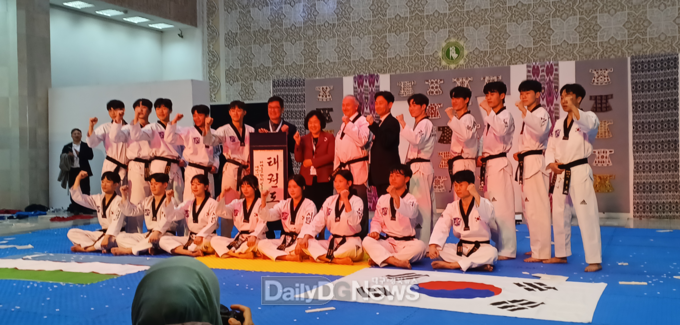 계명대는 ‘국제 순수 및 응용미술 축제’에서 태권도 시밤단의 축하공연도 펼치고 있다. (사진=계명대 제공)