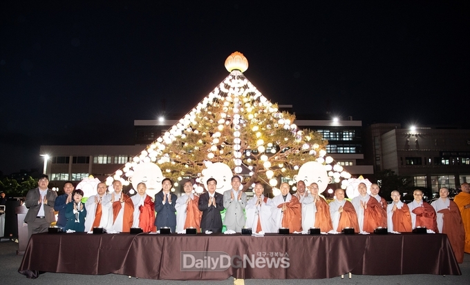 구미시, 시청에서 봉축연등 점등식 개최