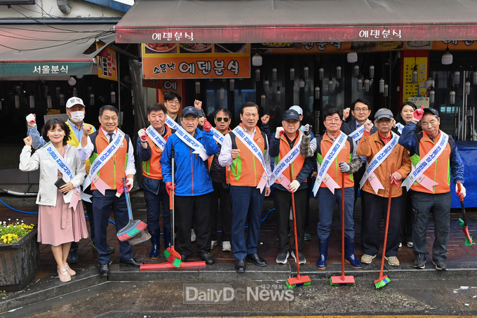 대구 남구. 전통시장 클린데이 행사 실시 모습. (사진=남구 제공)