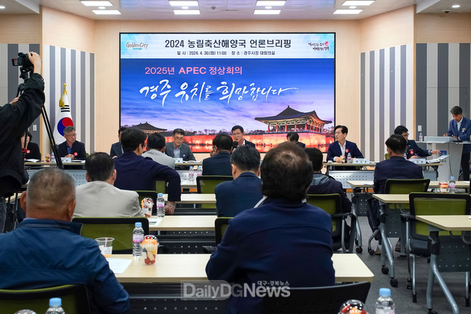 예병원 농림축산해양국장이 30일 시청 대회의실에서 언론 브리핑을 진행하고 있다