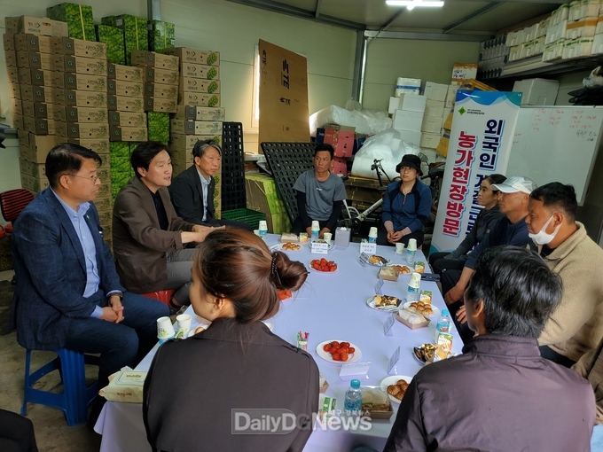 경산시, 본격적인 영농철 맞아 베트남 계절근로자 격려, 현장 애로 청취!