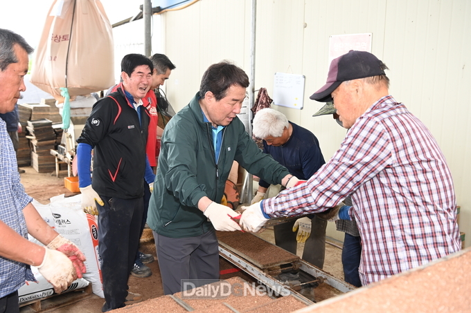 김천시, 지역민과 함께하는 볍씨파종