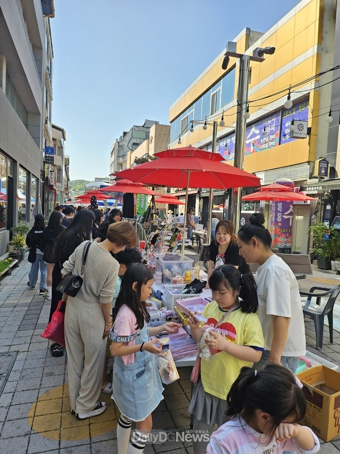 ‘점촌점빵마켓 꽃길만 걷자!’