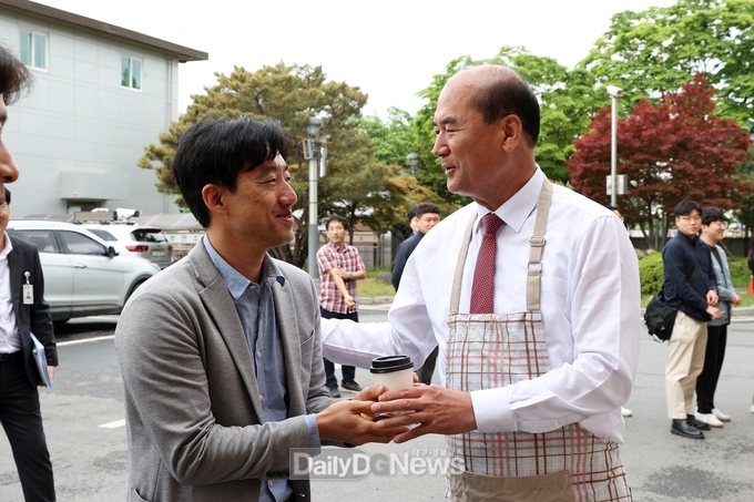 상주시, 가정의 달 맞아 특별한 출근길 이벤트 마련