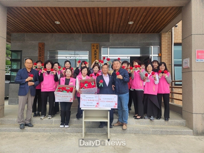 예천군노인복지관 “어버이날 孝사랑 잔치”alc 예천군종합자원봉사센터, 사랑의 카네이션 나눔!