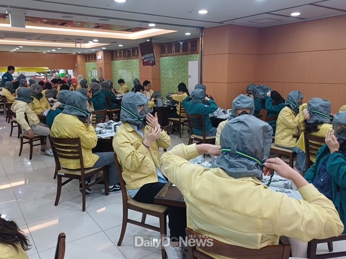 비상시 행동요령 및 화생방전 대비 방독면 착용법 훈련