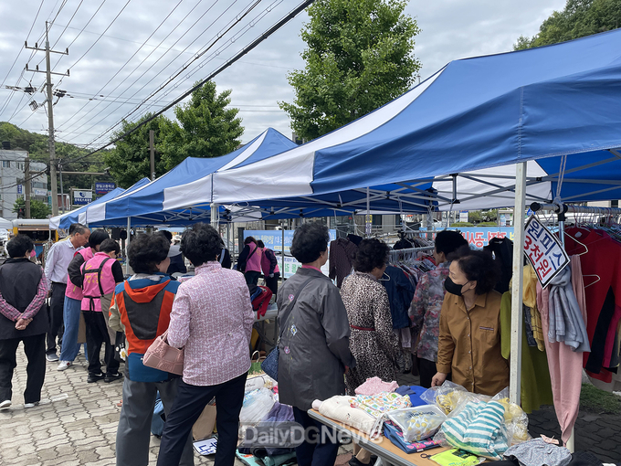 안동시 명륜동마을복지계획추진단 마카다 행복 ‘명륜바자회’ 개최