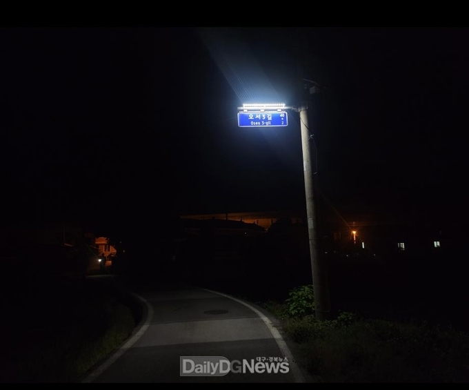문경시, 도로명판에 ‘태양광 LED 야간조명장치’설치 완료