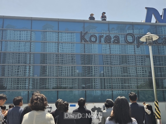 더불어민주당 박주민 의원, 한국옵티칼하이테크 고공농성장·대구 전세사기 피해가구 방문