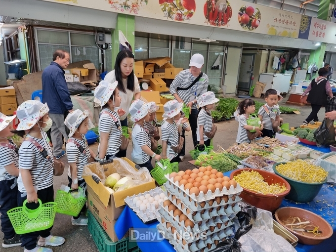 의성군, 어린이 전통시장 장보기 체험행사 실시