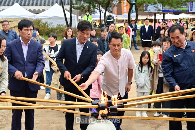 제1회 청송백자축제 자연으로 빚은 백자 품격을 높인다