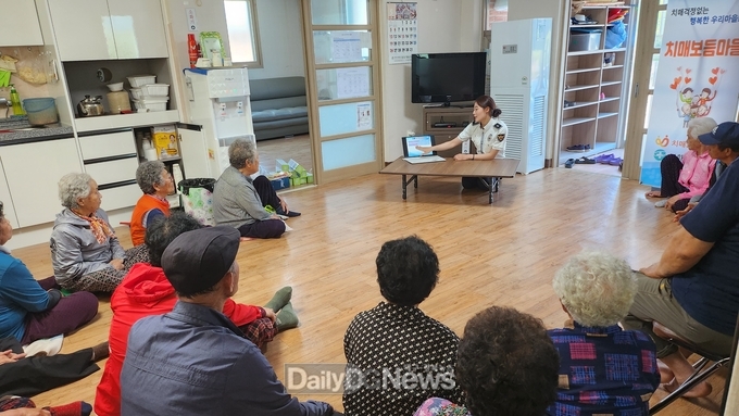  봉화군 치매인심센터, 치매보듬마을서 찾아가는 교통안전 및 보이스피싱 예방 교육 진행