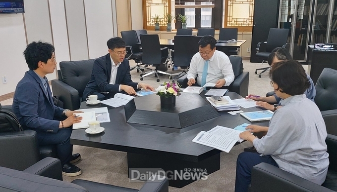 경북도 간부들 저출산고령사회위원회 방문, 저출생 극복정책과 규제개선 건의