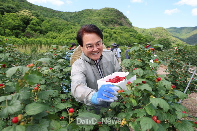 청도군, 일손부족으로 애타는 농업인들과 함께 땀 흘리다!
