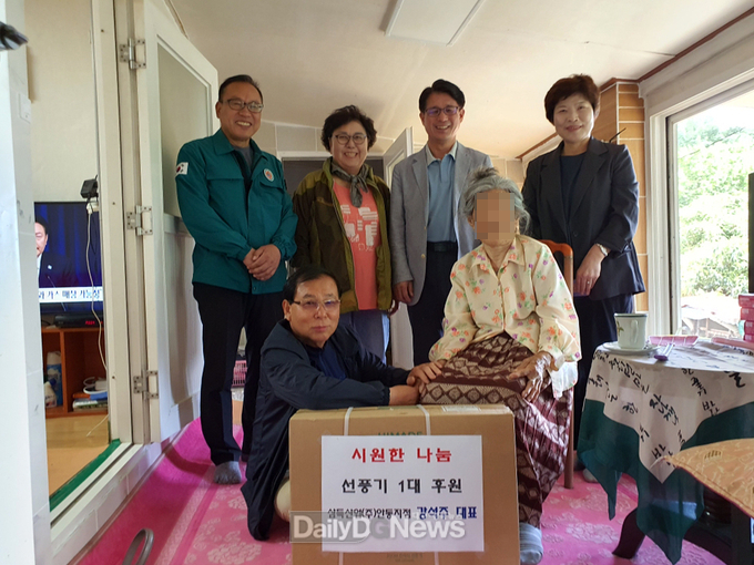 안동시 풍천면지역사회보장협의체, 찾아가는 복지상담 통해 위기 가구에 선풍기 지원