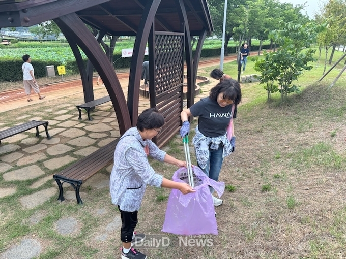구미국제친선협회, 맨발 걷기 및 플로킹 실시