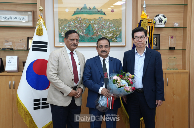 인도 바나라스힌두대학교 영덕군청 우정 방문
