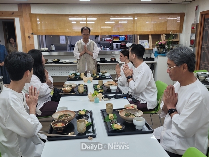 러시아·인니 여행사 대표 영덕 명상힐링프로그램 체험