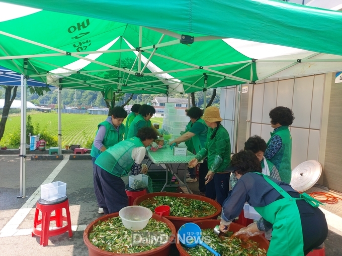 문경시새마을부녀회, 사랑으로 담근 열무김치로 이웃사랑 실천