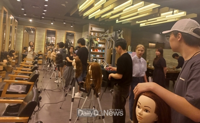 대구공업대학교 헤어디자인과. 산학맞춤 주문식 교육 실시 모습. (사진=대구공업대 제공)