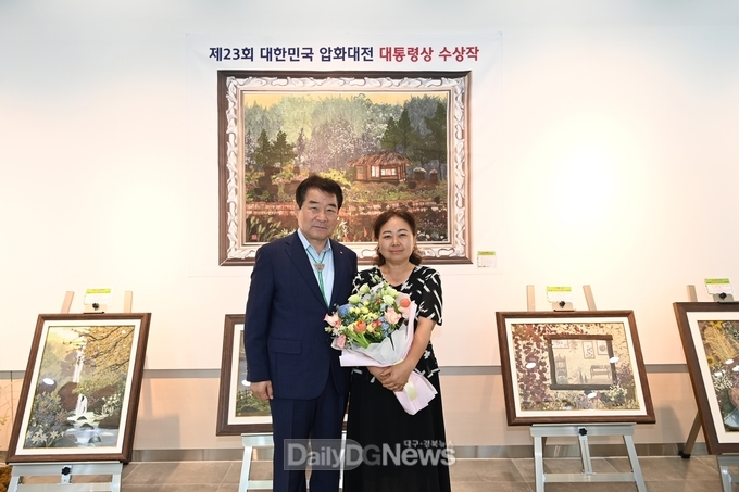 시청 민원 휴게실에서 제23회 대한민국 압화 대전 대통령상 “김명숙 작가” 작품 전시회 열어
