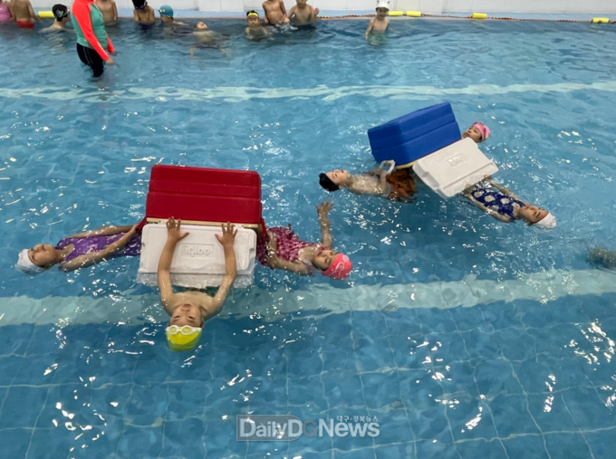 대구시교육청. ‘유치원 생존수영교육’ 운영 모습. (사진=대구시교육청 제공)