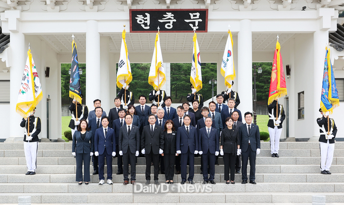경상북도의회, 호국원 참배로 후반기 의정활동 시작