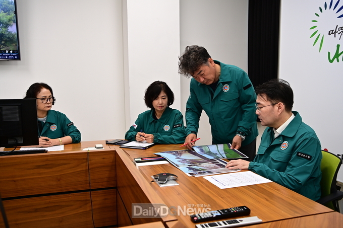 윤석준 동구청장이 10일 오전 8시 호우피해대비 긴급 상황점검회의를 개최하고 있다. (사진=동구 제공)