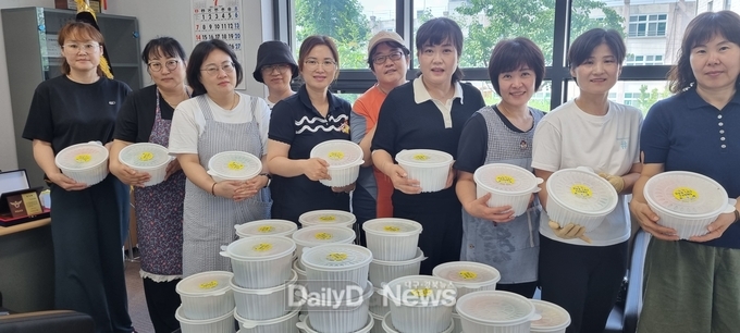 의성읍여성자율방범대, 취약계층에 식료품 전달