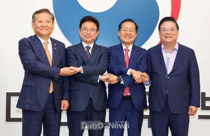 사진은 대구경북_통합_관련_관계기관_간담회 장면