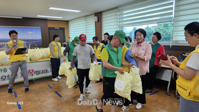 서구동 새마을부녀회와 마을복지추진단, 삼계탕 100인분 대접