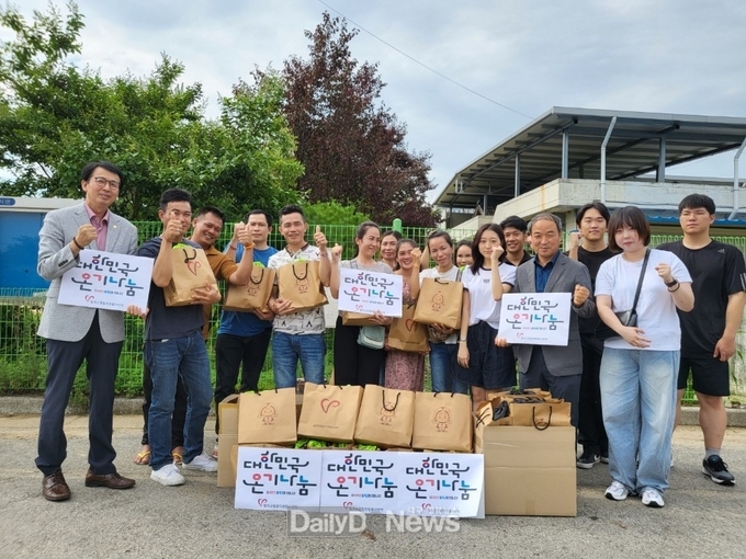 칠곡군 종합자원봉사센터, 외국인 계절근로자 폭염 대비 물품 전달