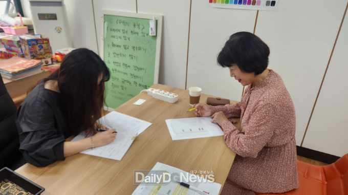 대구 동구 드림스타트가 헬로우스마일심리상담센터와 업무 협약을 체결하고 종합심리검사 및 치료 프로그램을 운영한다. (사진=동구 제공)
