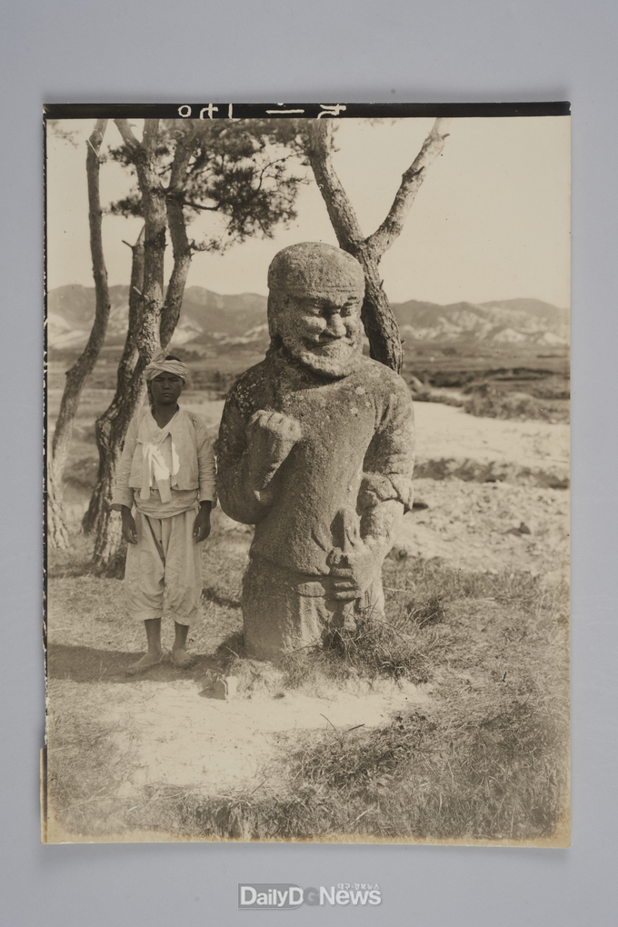 _신라_원성왕릉_우측_무인석_정면_확대사진