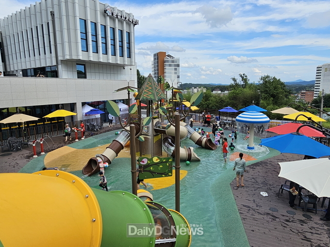 영강어린이물놀이 축제, 흥덕생활공원 어린이 물놀이터 인기몰이 중