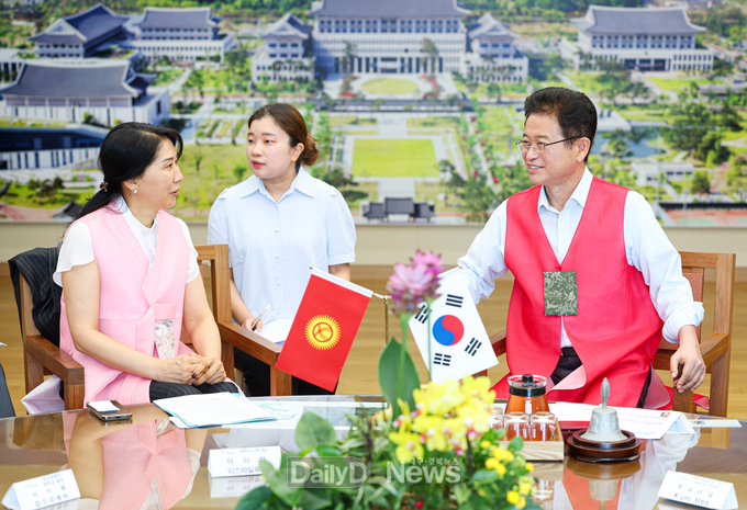 주한키르기스스탄 대사, 5일 도청에서 이철우 도지사와 접견