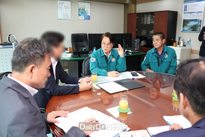 김하수 청도군수, 한국수자원공사 운문권지사 항의 방문