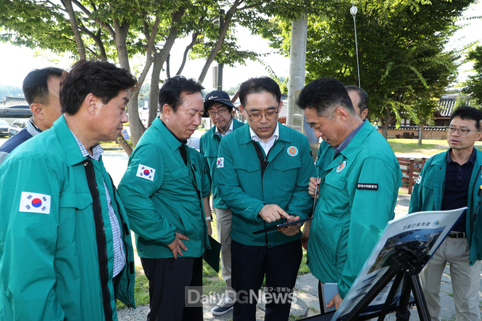 권기창 안동시장, 김형동 국회의원과 안동댐 녹조발생현장 방문