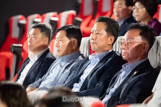 김장호 구미시장, 영화 ‘그리고 목련이 필때면’ 관람
