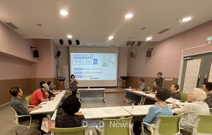 영덕군. ‘어르신 맞춤형 정보통신기술(ICT) 교육’ 진행 모습. (사진=영덕군 제공)