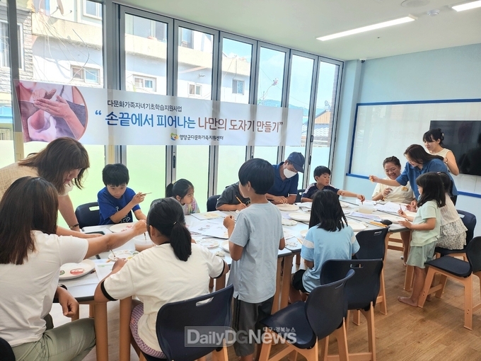다문화가족자녀_손끝에서 피어나는 나만의도자기 만들기