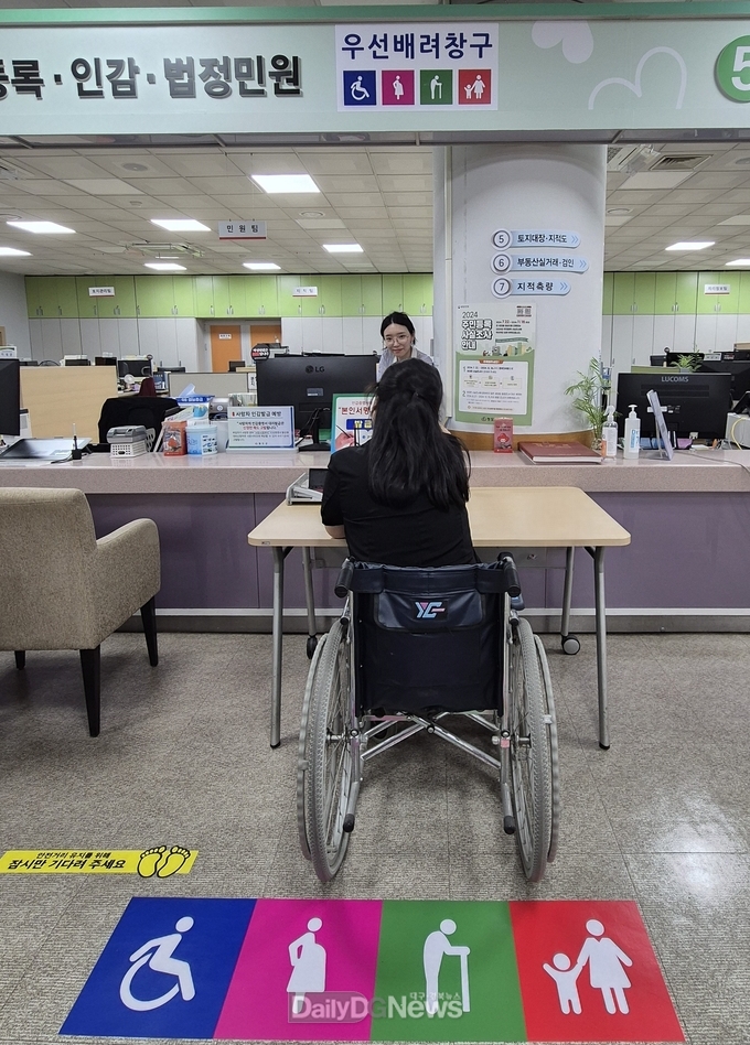 청도군, 사회적 약자 배려 ‘우선배려 창구’ 확대 운영