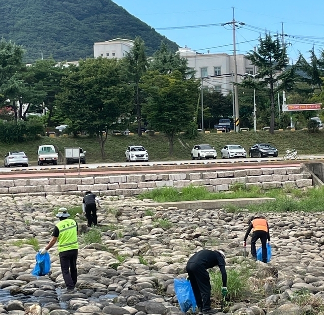 상주시 공무직노조, 북천 환경정화활동 실시!