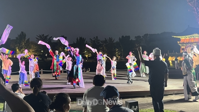 지난해 월정교 진디광장에서 펼쳐진 월하처용 공연