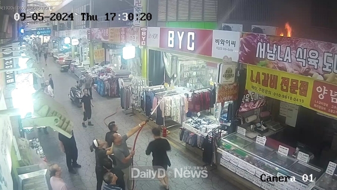 지난 5일 서남신시장 화재 진압 모습. (사진=달서구 제공)
