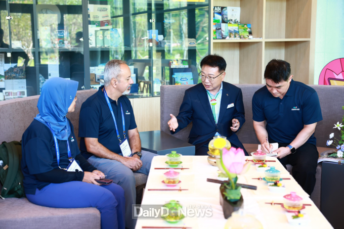 경북 동해안 유네스코 세계지질공원 지정된다!(세계지질공원 등재관련 평가위원 영접 사진)