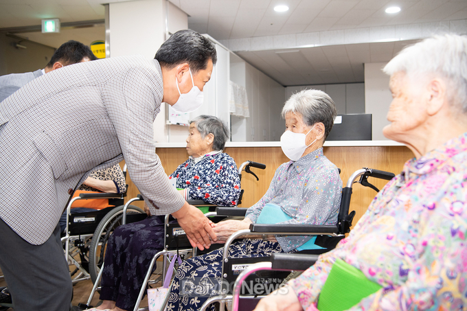구미시 간부공무원, 사회복지시설 방문해 따뜻한 마음 전달