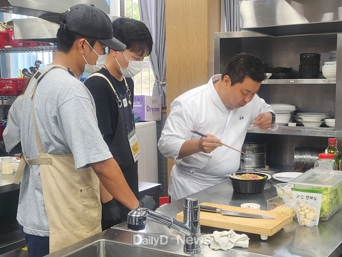 정호영 셰프, 축제 입점 10개 업소 메뉴 맞춤형 컨설팅 실시