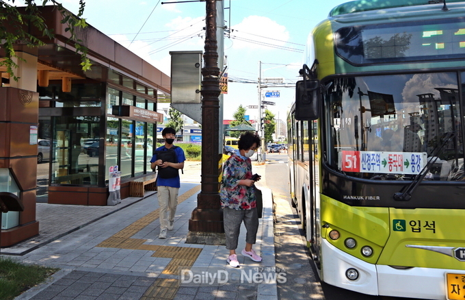 경주시, 내년부터 70세 이상 어르신 시내버스 무료 추