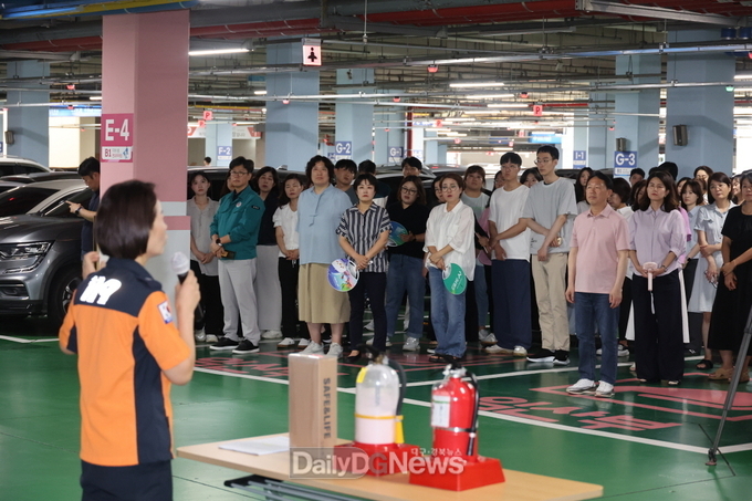 포항시는 지난 8월 포항시청 지하주차장에서 화재 대응 훈련을 실시했다.